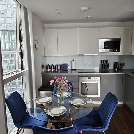 2 Bed Luxurious Apartments Canary Wharf London Exterior foto