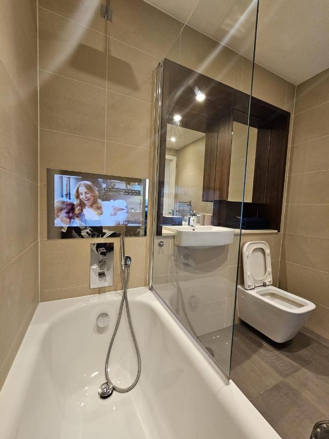 2 Bed Luxurious Apartments Canary Wharf London Exterior foto
