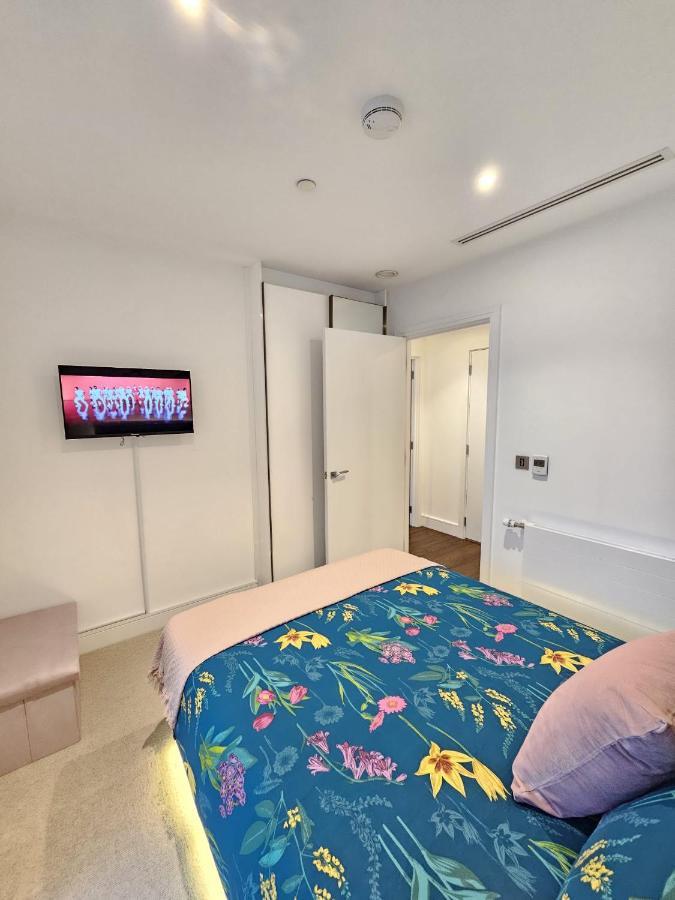 2 Bed Luxurious Apartments Canary Wharf London Exterior foto