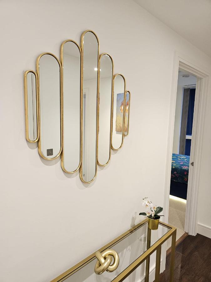 2 Bed Luxurious Apartments Canary Wharf London Exterior foto