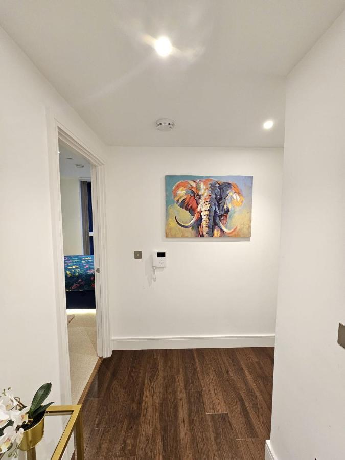 2 Bed Luxurious Apartments Canary Wharf London Exterior foto