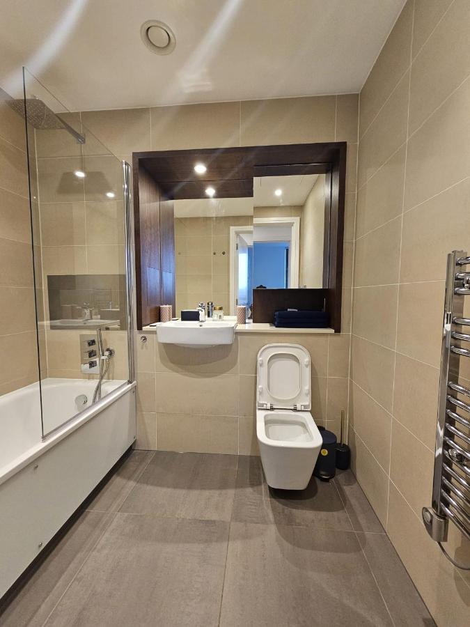 2 Bed Luxurious Apartments Canary Wharf London Exterior foto