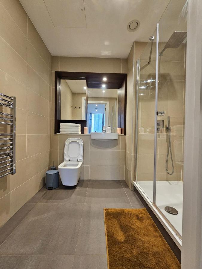 2 Bed Luxurious Apartments Canary Wharf London Exterior foto
