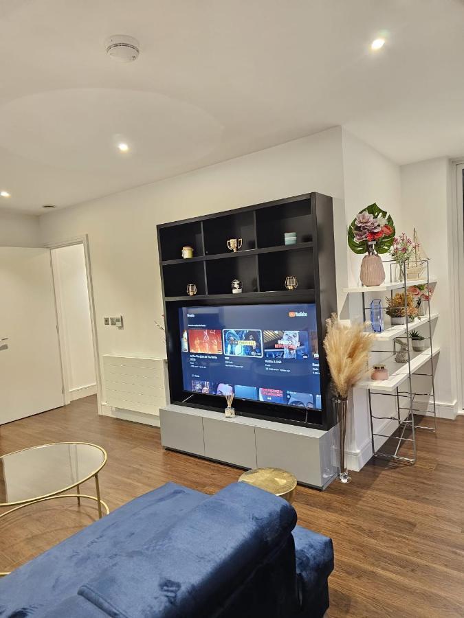 2 Bed Luxurious Apartments Canary Wharf London Exterior foto