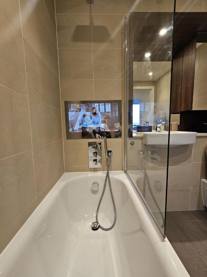 2 Bed Luxurious Apartments Canary Wharf London Exterior foto