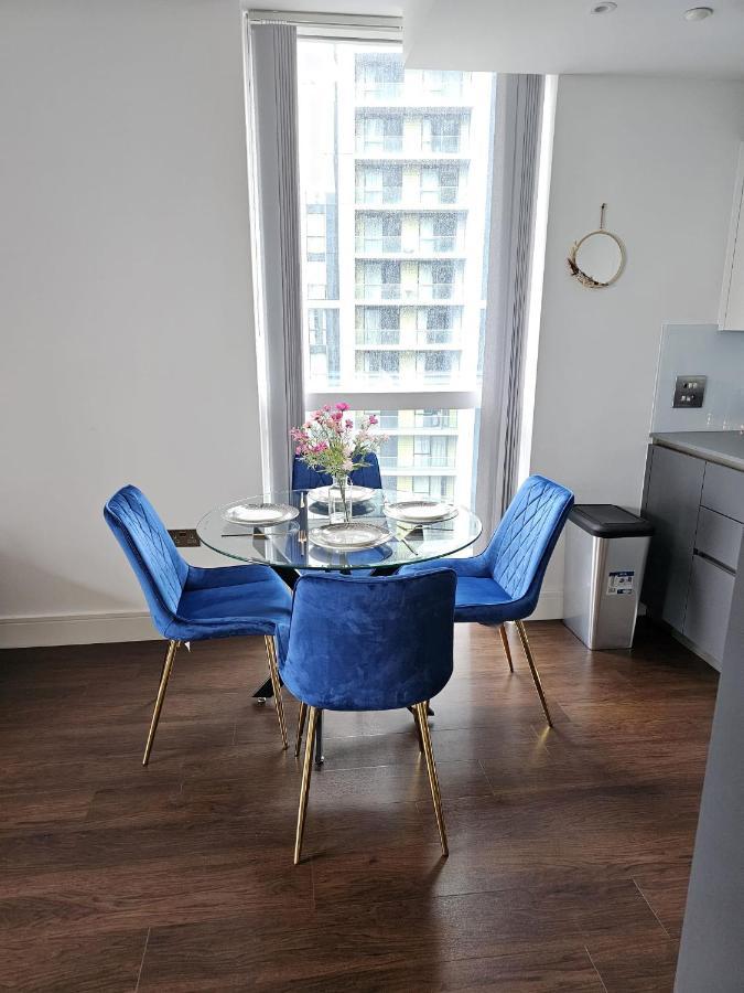 2 Bed Luxurious Apartments Canary Wharf London Exterior foto