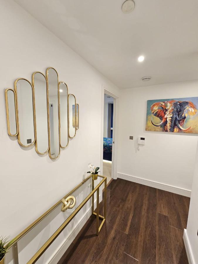 2 Bed Luxurious Apartments Canary Wharf London Exterior foto